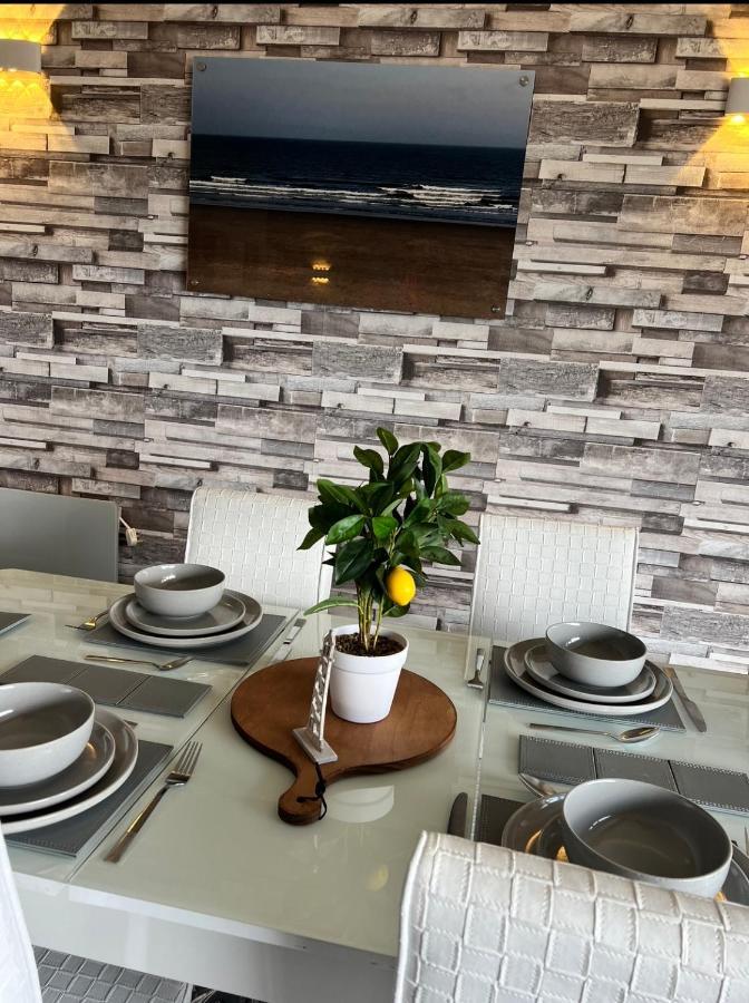 Sea View Lavish Apartment Sky Tv Whirlpool Bath Huge Balcony Newly Refurbished Bridlington Ngoại thất bức ảnh